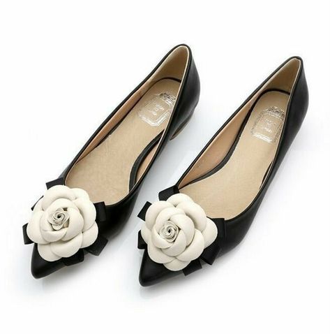 Elegant Flat Shoes, Flowers Fashion, Shoes Big, Flat Loafers, Flower Shoes, Pointy Toe Flats, Women Flats, Leather Flat Shoes, Womens Wedding Shoes