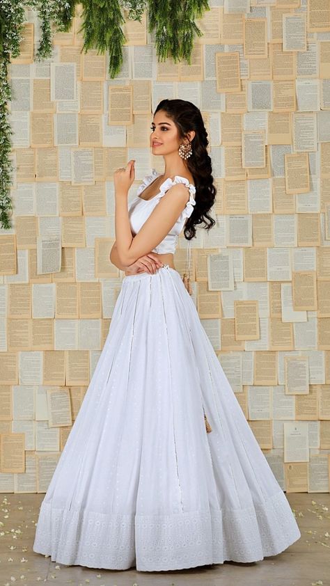 Plain Skirt And Crop Top Indian, Party Wear Lehenga Crop Tops, Crop Top And Skirt Indian, Skirt And Crop Top Indian, Girls Occasion Dresses, Long Skirt And Top, Lehenga Crop Top, Crop Top Lehenga, Lehenga Saree Design