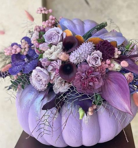 Pink And Purple Thanksgiving, Pumpkin Bouquet, Pumpkin Flowers, Pumpkin Floral Arrangements, Pumpkins Diy, Fall Pumpkin Crafts, Purple Pumpkin, Fall Flower Arrangements, Beautiful Pumpkins