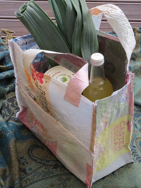 DIY project: Make your own fused-plastic tote bag - thisNZlife Repurposed Plastic Bags, Plastic Bag Recycling Projects, Fused Plastic Bags Projects, Soft Plastic Recycling, Fused Plastic Projects, Plastic Bag Fabric, Plastic Bag Projects, Plastic Upcycling Ideas, Sustainable Diy Crafts