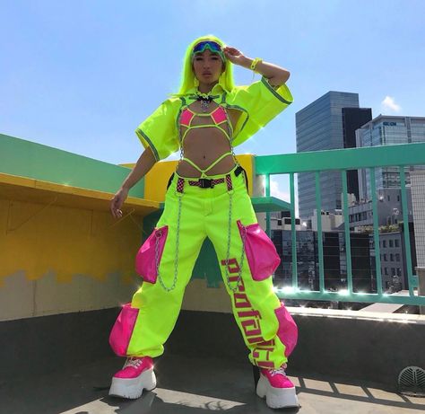 Space Island, Cyberpunk Outfit, Neon Girl, Festival Outfits Rave, Neon Outfits, Clubbing Outfits, Dancers Outfit, Cyberpunk Fashion, Neon Fashion