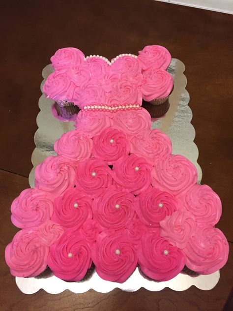 Princess cupcake cake Princess Peach Cupcake Cake, Princess Peach Cupcakes, Funky Cakes, Princess Cupcake Cake, Super Mario Peach, Birthday Recipes, Peach Cupcakes, Princess Cupcake, Shaped Cakes