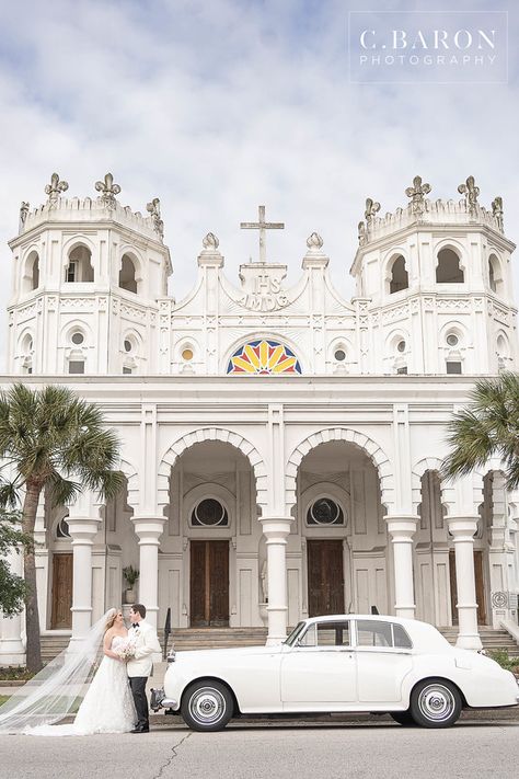 Elegant Summer Wedding at Sacred Heart and Hotel Galvez in Galveston Texas - CBaronPhotography Galveston Wedding Venues, Coastal Victorian, Downtown Houston Texas, Galveston Wedding, Elegant Summer Wedding, Galveston Texas, Downtown Houston, Wedding Vision, Italian Garden