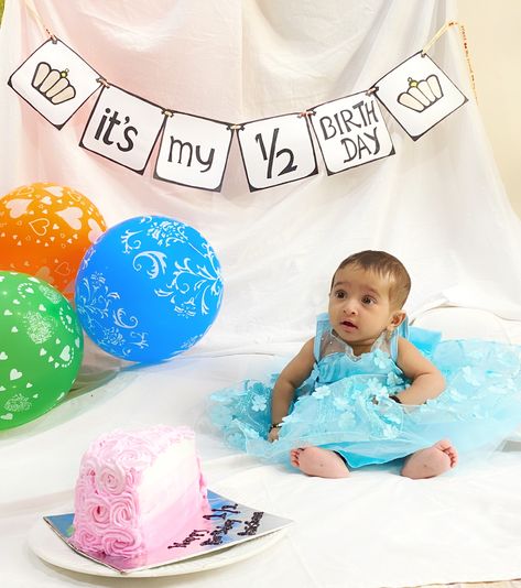 Tutu Photoshoot, Bday Decor, Baby Development Activities, Birthday Things, Birthday Plans, Photo Stills, Baby Birthday Decorations, 1st Birthday Pictures, Monthly Baby Pictures