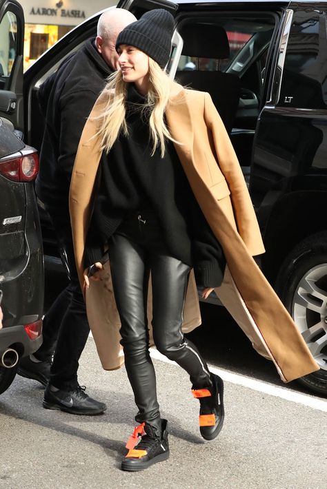 Hailey Rhode Baldwin, Hailey Baldwin Style, Camel Coat, Hailey Baldwin, Sarah Jessica Parker, Hailey Bieber, Looks Style, Mode Inspiration, Winter Looks