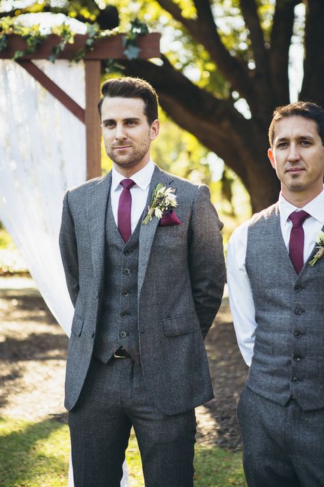 Loose Fitting Suits Men, Grey Tuxedo Wedding, Fall Wedding Tuxedos, Tuxedo Wedding Groomsmen, Bridal Vibes, Men Suit Fashion, Mens Tux, Wedding Groomsmen Attire, Nikah Outfit