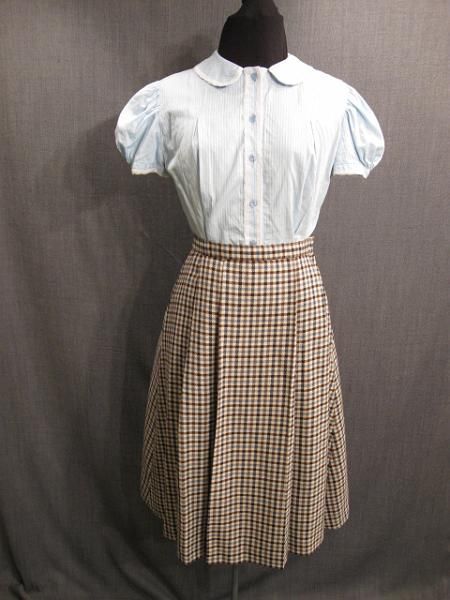 1930s Outfits, New Fashion Clothes, 1940s Outfits, Teen Dress, Fashion Teenage Girls, Wax Museum, 1930s Dress, 40s Fashion, Anne Frank