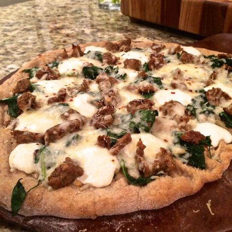 Homemade Sausage and Ricotta Whole Wheat Pizza Ricotta Cheese Pizza, Sausage Flatbread, Sausage Pizza Recipe, Entrees Dinner, Pizza Sausage, Healthy Flatbread, Ricotta Pizza, Home Made Pizza, Pizza Dough Recipes