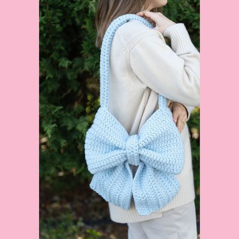 Crochet Bow Bag Free Pattern, Bow Crochet Bag, Aesthetic Crochet Bags, Crochet Bow Bag, Crochet Bag Aesthetic, Blue Crochet Bag, Light Blue Crochet, Fancy Crochet, Shoulder Bag Crochet