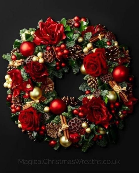 Goodwill Decor, Bauble Wreaths, Homemade Christmas Wreaths, Fresh Christmas Wreath, Luxury Christmas Decor, Christmas Wreath Ideas, Diy Christmas Decorations For Home, Christmas Decs, Christmas Displays