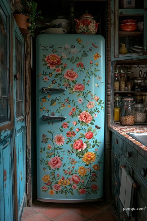 Kitschy Kitchen Aesthetic: Transforming Your Space with Playful Vibes - Puqqu Quirky Wallpaper, Kitschy Kitchen, Kitchen Aesthetic, Playful Decor, Decor 2024, Boho Kitchen, World Of Interiors, Classic Furniture, Dream House Decor