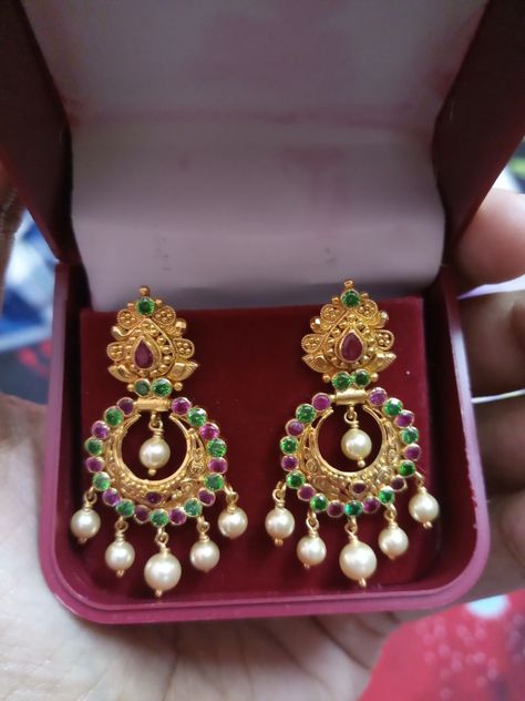 4 Grams Gold Ear Rings, Chandbali Earrings Gold, Gold Ear Rings, Gold Haram Designs, Chand Bali, 22 Carat Gold Jewellery, Hindu Quotes, Jhumka Designs, Gold Jewelry Outfits