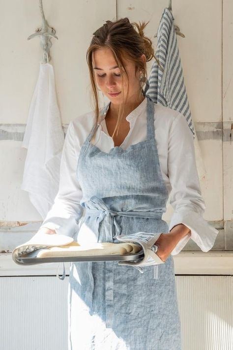 Baking Photography, Unisex Looks, Girl Cooking, Food Photography Inspiration, Branding Photoshoot, Branding Photos, Pastry Chef, Linen Apron, Aesthetic Photography