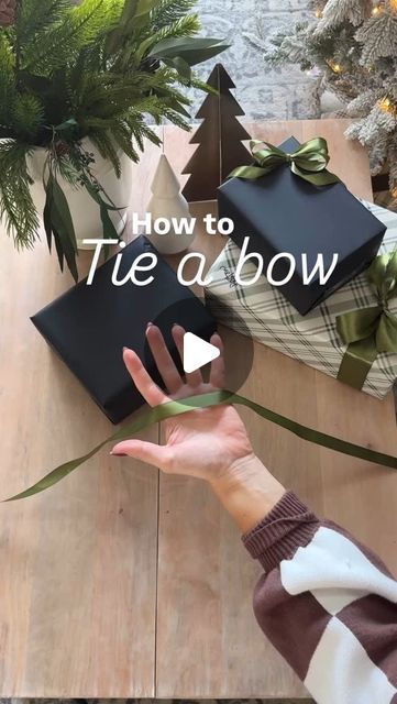 Brooke Larsen - DIY & Home on Instagram: "🎁Comment Gift Wrap for my favorite wrapping supplies🎁

🎀 Want to add that extra magic to your Christmas gifts? Here’s how to tie the perfect bow! 🎄✨

A little extra effort makes each present feel even more special. Happy wrapping! 🎁💖 #GiftWrapGoals #ChristmasBowTutorial #holidaymagic" Christmas Wrapping Ideas Creative, Bows For Presents, Christmas Present Wrap, Gift Wrapping Techniques, Perfect Bow, Bows Diy Ribbon, Gifts Wrapping Diy, Gift Wrapping Bows, Creative Gift Wrapping