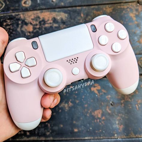 Sold my last pastel pink shell, this is what we did with it. What do you think? Partner Ps4 Controller Custom, Art Tablet, Playstation Controller, Streaming Setup, Console Gaming, Gamer Room Decor, Video Game Rooms, Gaming Stuff, Ps4 Controller