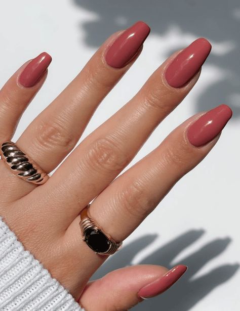 Dark Pink Nails Darker Pink Nails, Dark Pink Nails Almond, Autumn Nails Pink, Pink Plain Nails, Dark Pink Acrylic Nails, Autumn Pink Nails, Nails Dusty Rose, Warm Pink Nails, Dusky Pink Nails