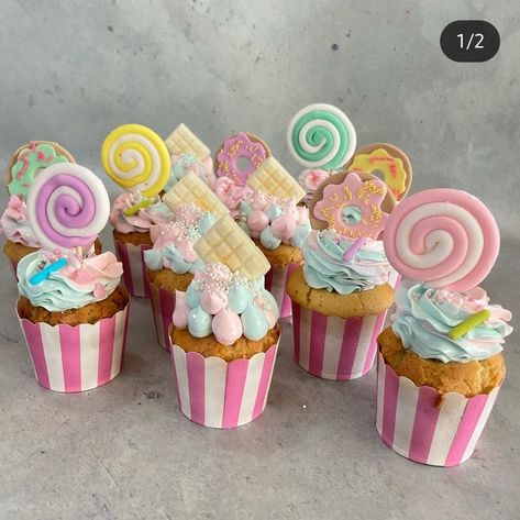 Candyland Favors Ideas, Candyland Cakepops, Two Sweet Cupcakes, Sweet One Cupcakes, Candy Themed Cupcakes, Candy Land Theme Cake, Candyland Cupcakes, Candy Land Cupcakes, Pastel Desserts