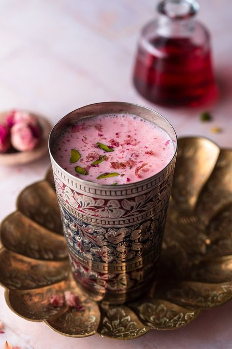 Pretty Drink Recipes, Diwali Drinks, Fancy Drinks Aesthetic, Fairy Drinks, Chai Party, Rose Drinks, Date Drinks, Rose Lassi, Best Summer Drinks