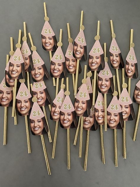 Happy Birthday Office Decorations, 30th Birthday Ideas For Women, 30th Birthday Themes, 21st Bday Ideas, Gold Straws, Rose Gold And Gold, 30th Bday, Party Straws, Birthday Party 21