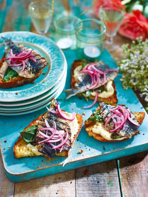 Sardines work beautifully cooked on a barbecue. The punchy horseradish and citrussy sorrel in this recipe add contrast to the rich, oily fish. Sardine Sandwich, Sardine Toast, Sill Recept, Grilled Sardines, Sardine Recipes, Horseradish Cream, Pickled Red Onions, On Toast, Cream Recipes