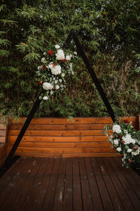 Metal Triangle Wedding Arch, Black Arbor Wedding, Black Wedding Arbor, Black Triangle Wedding Arch, Modern Wedding Arbor, Coffin Archway Wedding, Black Wedding Arch Ideas, Triangle Arbor Wedding, Wedding Alters Diy