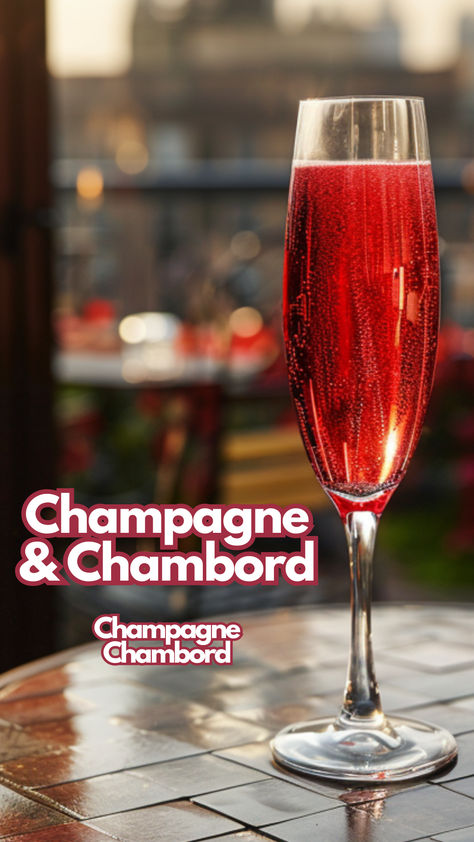 Champagne and Chambord Chambord Drinks, Chambord Cocktails, Easy Summer Cocktail Recipes, Raspberry Cocktail, Easy Summer Cocktails, Raspberry Desserts, Raspberry Liqueur, Fruity Cocktails, Champagne Cocktail