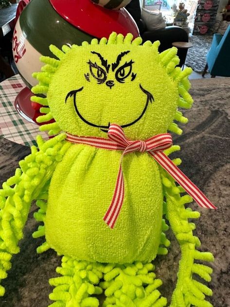 I don’t know about you, but I love all things Grinch! I have been busy making some Grinch crafts and here is a super fun one that I used all Dollar Tree supplies for. So if you are a Grinch lover too, I hope you get some inspiration for this easy DIY! What you will need:2 car wash mittsbaker's twineribbonsharpiescissorspoly fillhot glue gun To start, take one of your mitts and fill with your poly fill. Next, take the band and push it in to the bottom of the mitt. Then, take… Grinch Board, Hallway Decorations, Grinch Ideas, Diy Grinch, Grinch Tree, Grinch Crafts, Grinch Trees, Grinch Decorations, Grinch Christmas Party