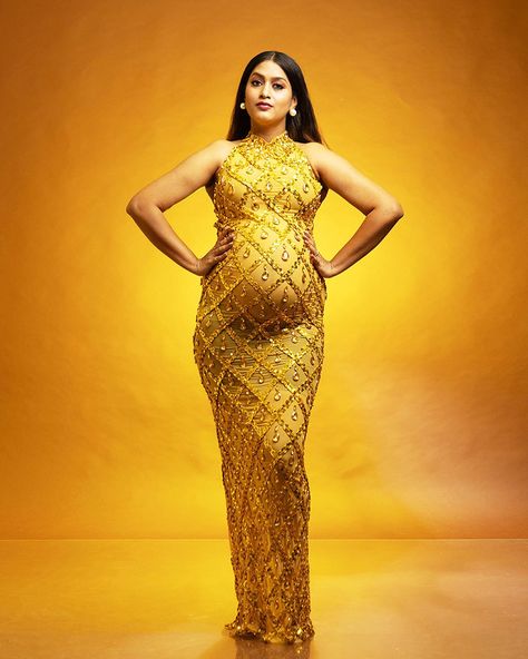 Maternity shoot with a Style!! Gold Dress Maternity Photos, Gold Pregnancy Dress, Gold Flakes Maternity Shoot, Golden Maternity Shoot, Sari Maternity Shoot, Maternity Photoshoot Poses, Christmas Photoshoot, Baby Bumps, Gold Dress