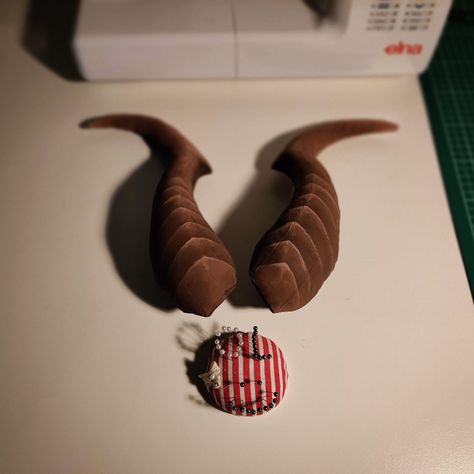 Painted up a pair of the BG3 Ruin Curve Tiefling horns. Check out the store on Etsy for this and more sewing patterns! otterlodge.etsy.com #cosplay #cosplaytutorial #horns #cosplayhorns #bg3 #tiefling #sewingpattern #sewing #etsyseller #sewingforbeginners #alfira #costume #diy #renfairecostume Bg3 Tiefling, Tiefling Horns, Cosplay Horns, Ren Faire Costume, Cosplay Tutorial, Costume Diy, Sewing For Beginners, The Store, Sewing Patterns