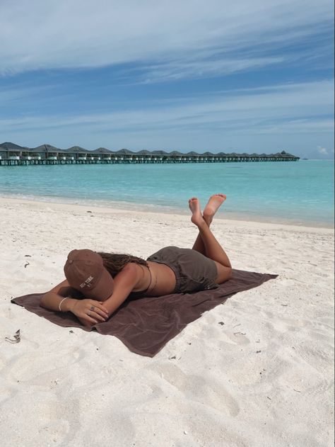 Laying Down Pictures, Beach Pose Ideas, Beach Inspo, Towel Beach, Beach Poses, Pose Ideas, Reference Photos, Beach Photos, Art Reference Photos