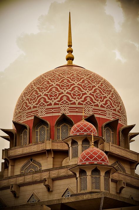 Red Mosque in Putrajaya Putra Mosque, Beautiful Mosque, Mosque Design, Dome Of The Rock, Mosque Architecture, Putrajaya, Beautiful Mosques, Places Of Worship, Islamic Design