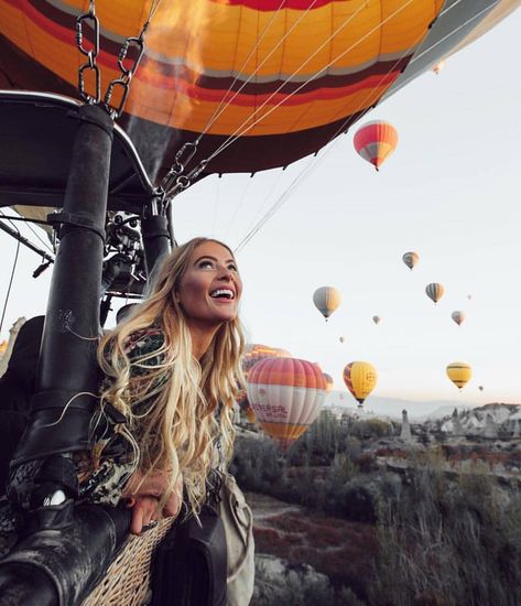 I REALLY WANT TO DO THISSSSS OMWWWW Cool Instagram, Adventure Is Out There, Travel Goals, Travel Inspo, Travel Lifestyle, Hot Air Balloon, Air Balloon, Hot Air, Travel Photos