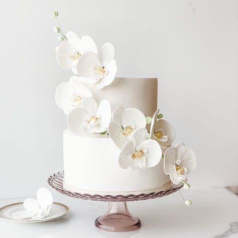 Wedding Cake Gold Leaf, Orchid Wedding Cake, Orchid Cake, Wedding Anniversary Cakes, Small Wedding Cakes, Wedding Cake Photos, Beach Wedding Cake, Gateaux Cake