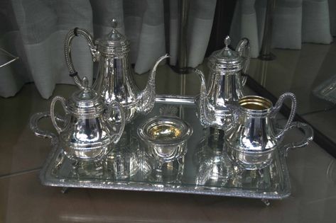 Cleaning Tarnished Silver, Silver Tea Service, Tea Sets Modern, Copper Cleaner, Silver Plated Tea Set, Silver Tea Set, Clean Sterling Silver, How To Clean Silver, Clean Plates