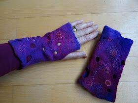 Stitching By Hand, Felt Bracelet, Glove Pattern, Turquoise Colour, Wool Felt Projects, Wet Felt, Hand Dyed Wool, Dark Turquoise, Wrist Warmers