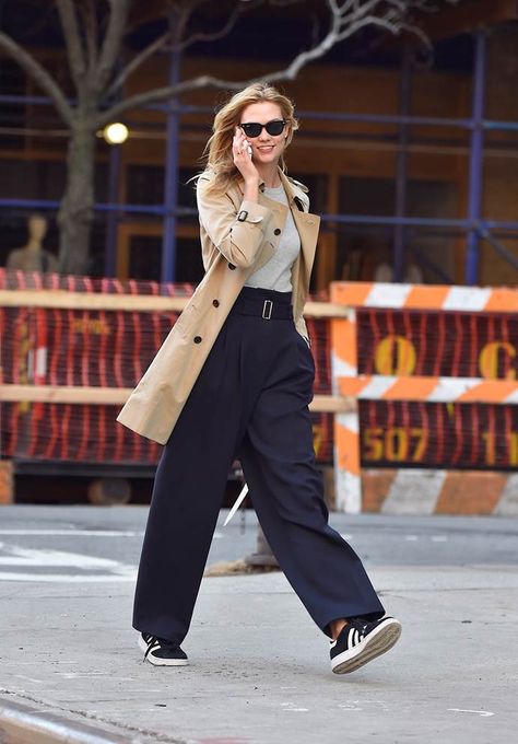 Karlie Kloss Street Style, Karlie Kloss Style, Tall Girl Outfits, Burberry Trenchcoat, Tall Girl Fashion, Looks Jeans, Mode Tips, Style Casual Chic, Romee Strijd