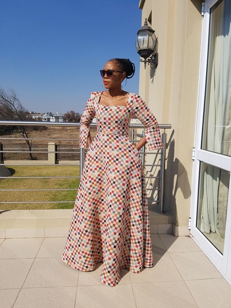 Ankara Evening Dresses, African Attire Dresses, Shweshwe Dresses, Dresses Fancy, Long African Dresses, African Dresses Modern, Short Dress Styles, Afrikaanse Mode, African Maxi Dresses