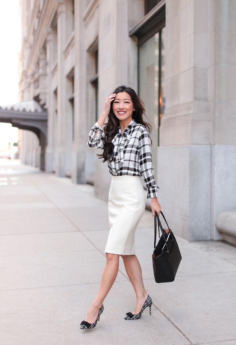 white pencil skirt petite women work wear Networking Event Outfit, Women Work Wear, Skirts For Work, Stylish Business Casual, Skirt Petite, White Pencil Skirt, Business Professional Outfits, Look Office, Extra Petite