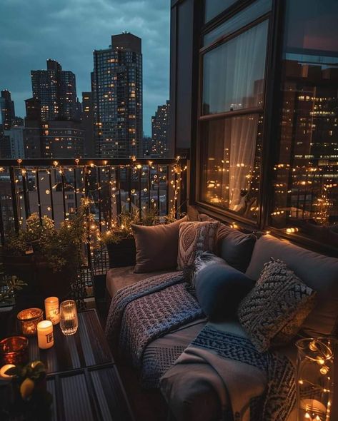 Hotel Balcony Aesthetic, City Apartment Aesthetic, Outside Apartment, House Manifestation, City Balcony, Luxury Room Design, Chill House, Winter Balcony, Cozy Balcony