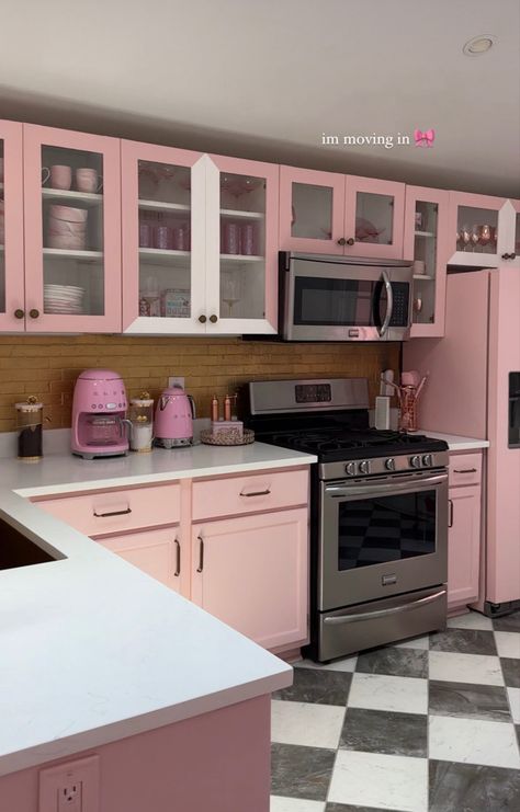 Black And Pink Kitchen, Baking Station, Pink Palace, Shabby Chic Room, Pink Kitchen, Black And Pink, Pink Aesthetic, House Ideas, Palace