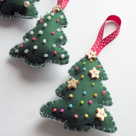 Felt Christmas Tree Ornaments, Diy Felt Christmas Ornaments, Diy Felt Christmas Tree, Felt Crafts Christmas, Felt Christmas Decorations, Felt Christmas Tree, Felt Christmas Ornaments, Christmas Ornament Crafts, Christmas Sewing