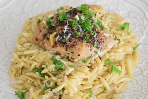 Orzo Recipes Healthy, Garlic Chicken Crockpot, Chicken And Orzo, Dinner Crockpot, Crockpot Pasta, Garlic Herb Chicken, How To Cook Orzo, Easy Crockpot Chicken, Rice Cooker Recipes