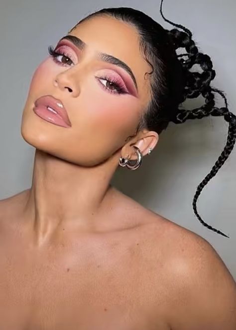 Bratz Makeup Look, Pretty Brown Eyes, Day Makeup Looks, Makeup Looks For Brown Eyes, Pretty Makeup Looks, Makeup For Black Skin, Lots Of Makeup, Ethereal Makeup, Cool Makeup Looks