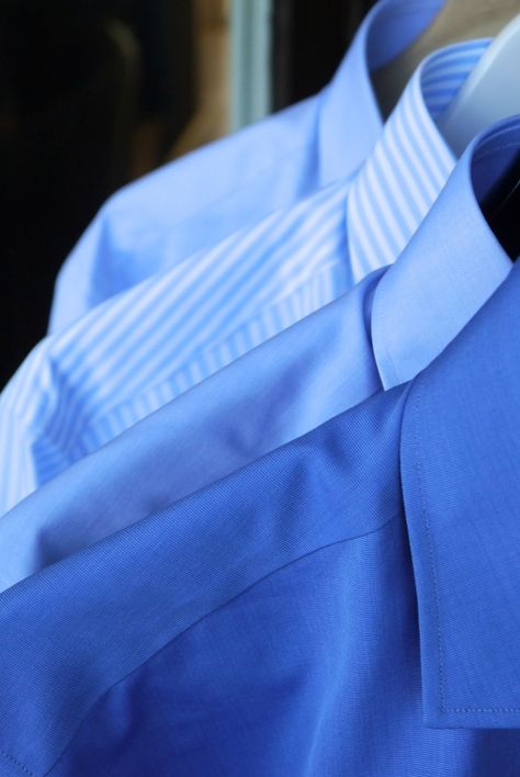 Men's dress shirts in various shades of blue Style Gentleman, Formal Dresses For Men, Shirt And Tie, Cool Winter, Clothing Photography, Sharp Dressed Man, Business Outfit, Formal Shirts For Men, Well Dressed Men