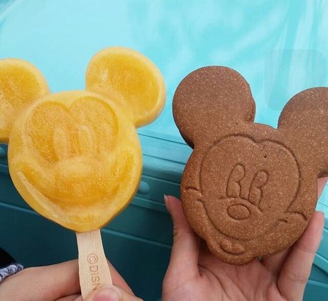 #helptheme Mickey Ice Cream, Disneysea Tokyo, Ice Bars, Mango Flavor, Disney Holiday, Ice Cream Sundae, Disney Food, Frozen Desserts, Chocolate Cookies