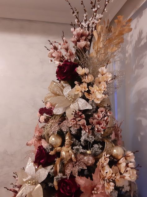 Burgundy And Pink Christmas Tree, Pink And Burgundy Christmas Tree, Rose Gold And Burgundy Christmas Tree, Burgandy Christmas Tree Ideas, Pink And Burgundy Christmas, Maroon Christmas Tree, Blush Pink Christmas Tree, Tire Decor, Wine Christmas Tree