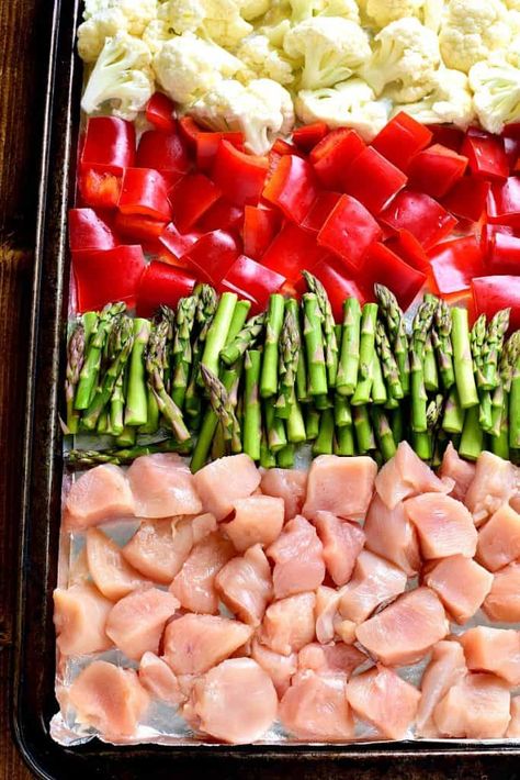 This Sheet Pan Pesto Chicken is loaded with veggies and packed with delicious flavor! Best of all, it requires just 10 minutes of prep and 20 minutes in the oven....all on just one pan! Sheet Pan Pesto Chicken, Sheet Pan Suppers, Sheet Pan Dinners Recipes, Sheet Pan Dinners, Pesto Chicken, Sheet Pan Recipes, One Pan, Healthy Meal Prep, One Pot Meals