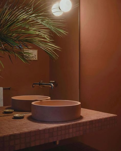 Dusty Rose Interior, Clay Pink Bathroom, Terracotta Pink Bathroom, Warm Cozy Bathroom, Pink Powder Bathroom, Pink Earth Tone Bathroom, Bathroom Earthy Tones, Soft Pink Bathroom, Earthy Toilet Design