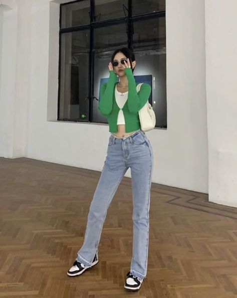 Thailand F4, Highwaist Jeans, Korean Casual Outfits, Casual Day Outfits, Button Up Cardigan, Simple Trendy Outfits, Green Button, Mode Inspo, 가을 패션