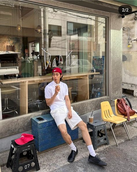 Hong Taejun, Cafe Pose Ideas, Cafe Poses, Japanese Street Fashion Men, Insta Model, Man Cafe, Model Man, Guys Fits, Instagram Creative Ideas